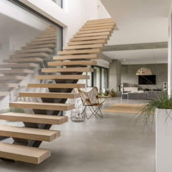 Escalier intérieur en bois